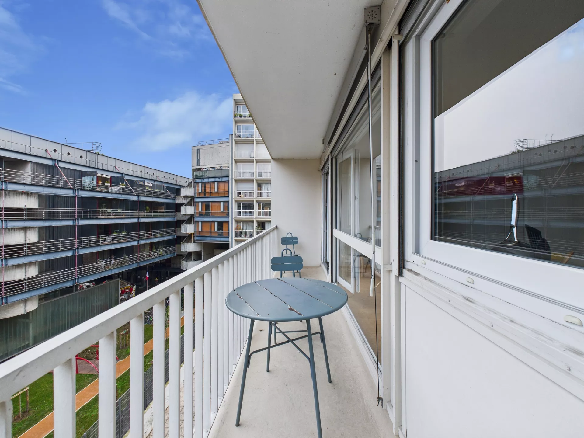 Studio rénové pour location moyenne durée à Paris avec agencement optimisé